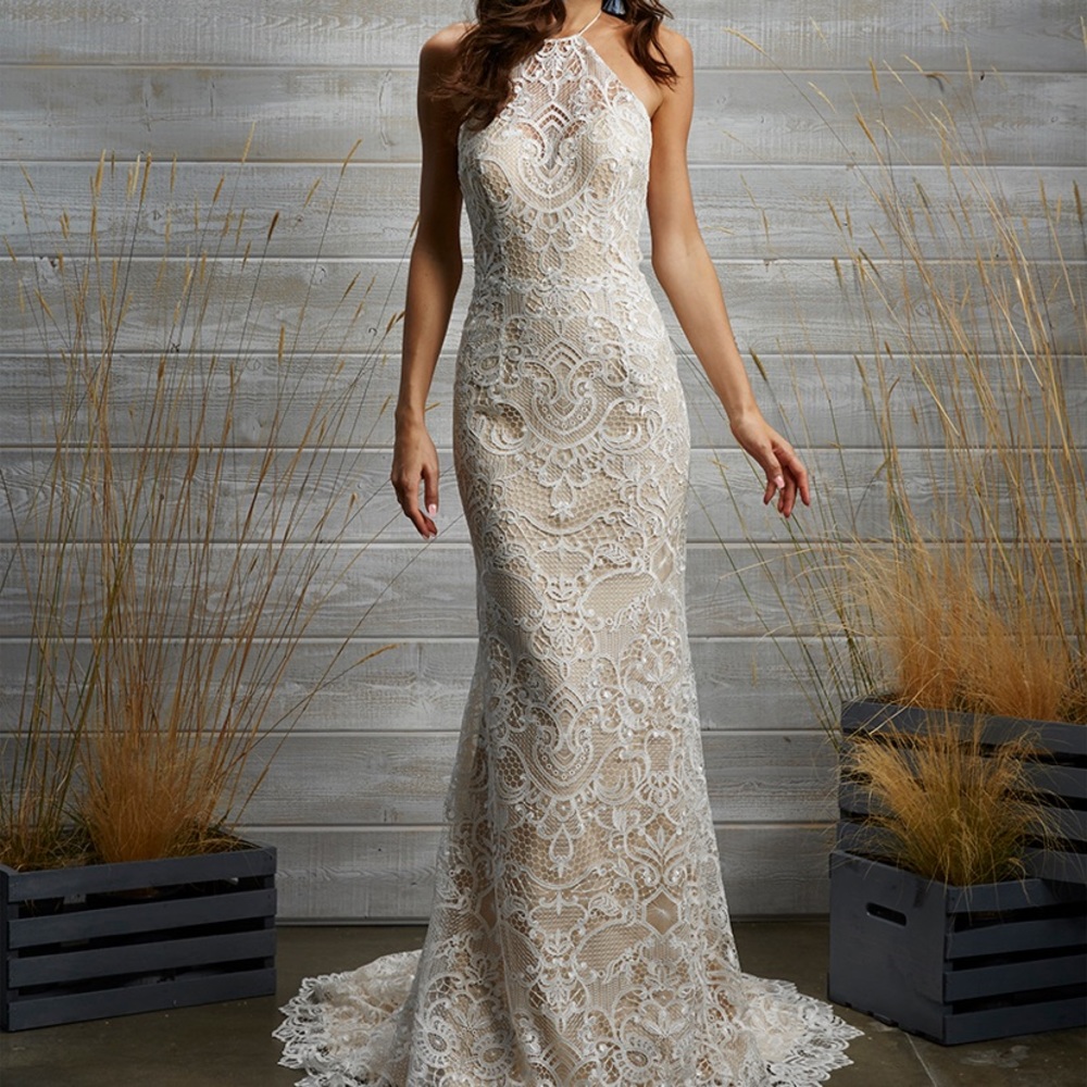 Preowned Tara Lauren Wedding Dress. Spring 2017. US Size 6.